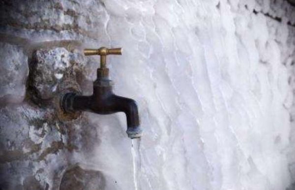 冬天，水龙头不关，一直流水，水管不结冰吗？哪个不流水