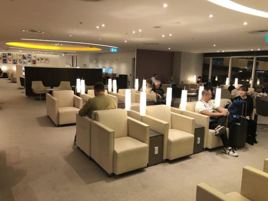 什么卡可以去航空贵宾休息室？臻享的和专享的哪个好