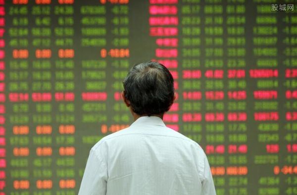 股市资金流出，但大盘指数都在上涨，是什么情况呢？最近买哪个股票比较好