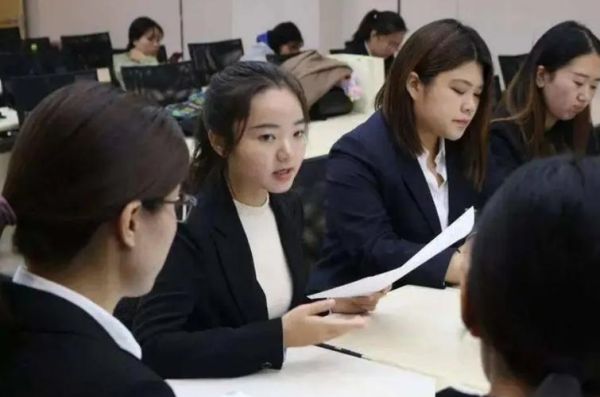 应届生进银行好还是外企好？外企跟银行应该去哪个