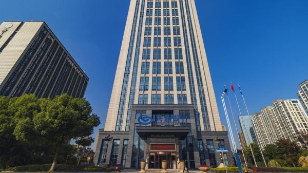 龙健都商务酒店附近有建设银行吗？607开头是哪个银行的