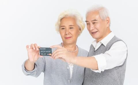 中老年卡有哪些？老人办信用卡哪个好下卡
