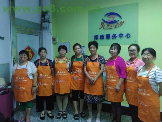 保姆和家政公司之间属于什么关系，是不是劳动法调整范围？钱保姆属于哪个公司