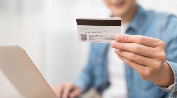 我在超市上班,能办信用卡吗？银行信用卡属于哪个职业