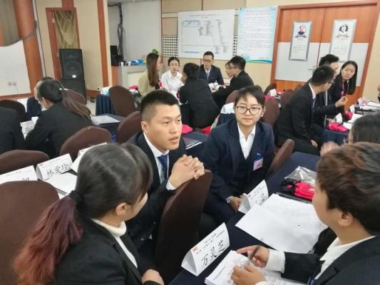 保险公司内勤，培训岗、组训岗、督训岗，请按工作压力、加班情况、薪资情况、发展前景分别排名，谢谢？内勤去平安和泰康去哪个