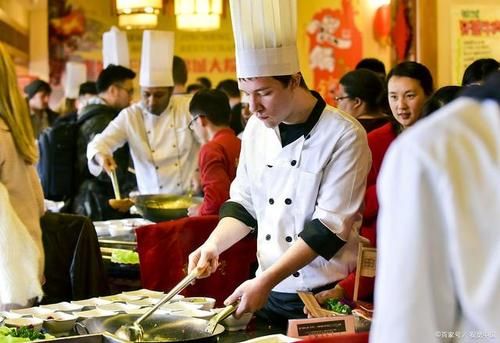 何如投资餐饮行业？炒股和投资门店哪个靠谱