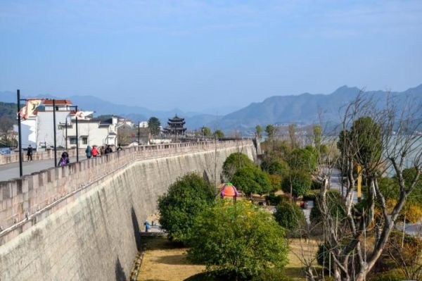 梅城镇有多少人口？建德市梅城镇西门街属于哪个