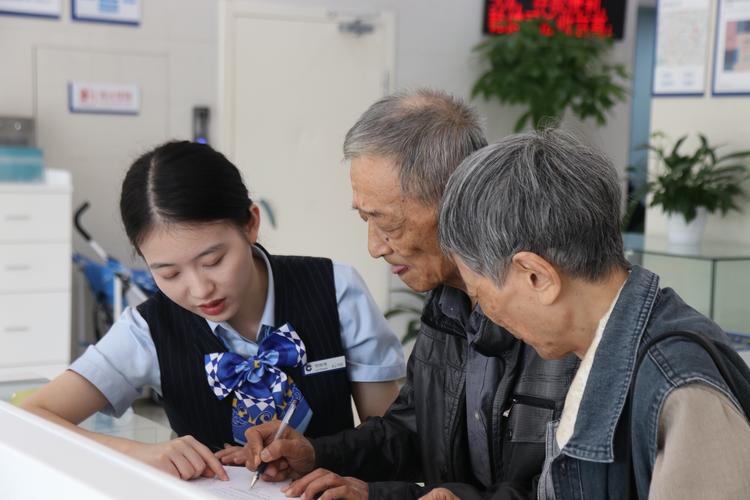 淮北社保局职工退休卡怎么补办？（淮北火车站建行是哪个支行）