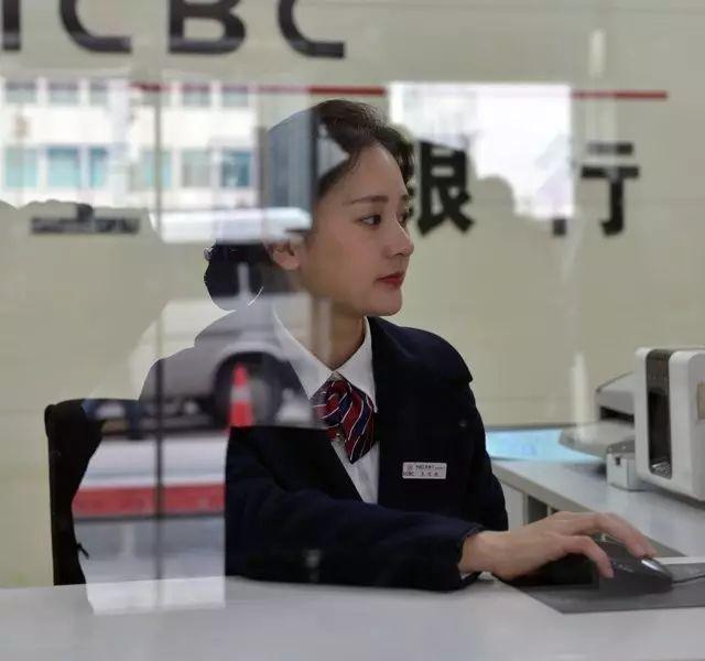 民生银行柜员，民生银行重庆分行的柜员待遇怎么样？累不累？（民生银行基层行哪个岗位好）