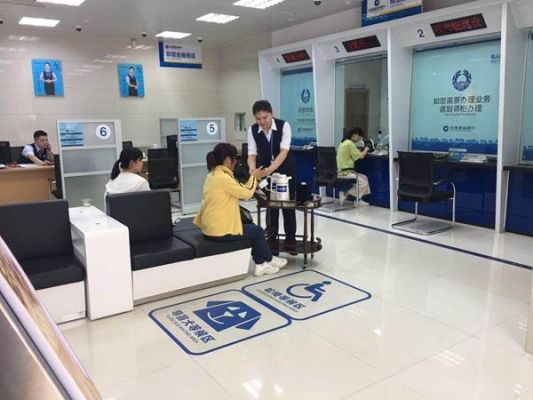 在三亚市建设银行营业厅晚上几点下班？（三亚哪个建行周六上班）