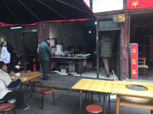 渝中区苍蝇餐馆推荐？（渝中区邹容路属于哪个社区）